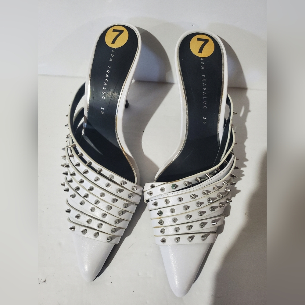 🌸SOLD🌸Zara Studs heels